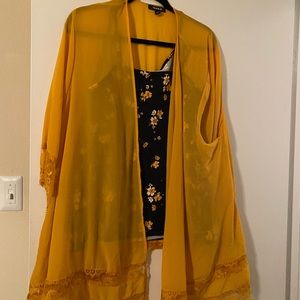 torrid mustard kimono with lace trim sz 3/4.